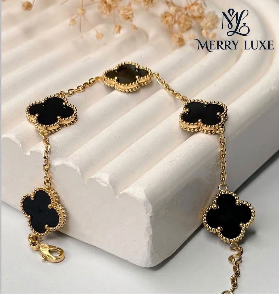 Merry Luxe Elegance White Four-Leaf Clover Bracelet