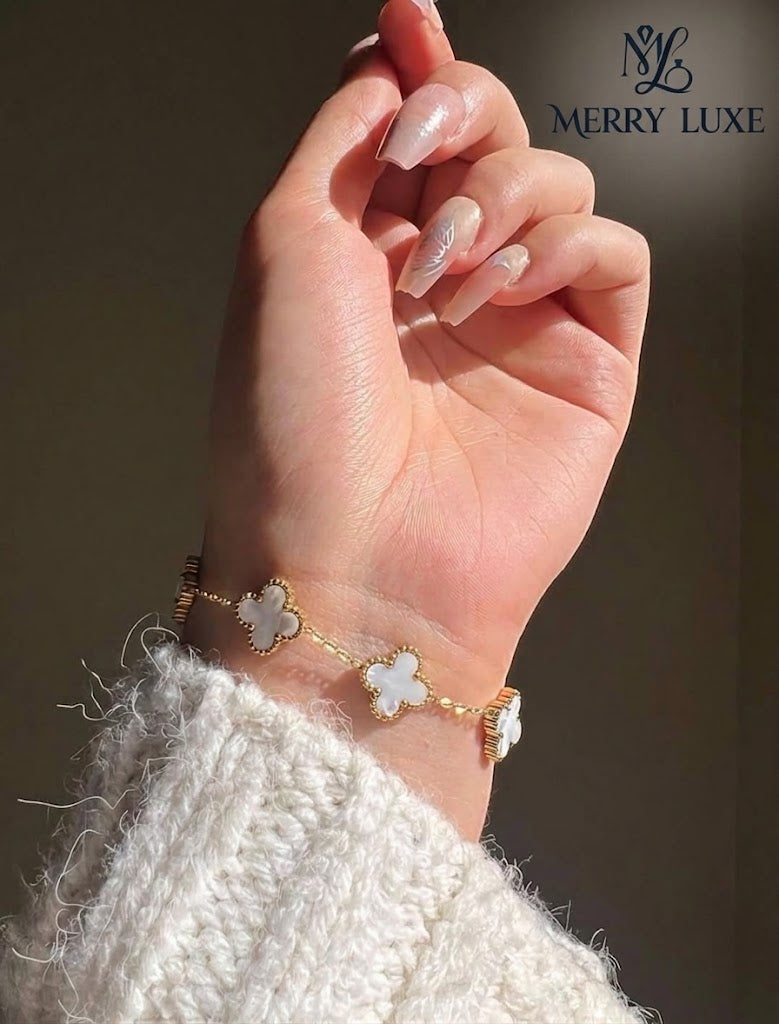 Merry Luxe Elegant Four-Leaf Clover Charm Bracelet